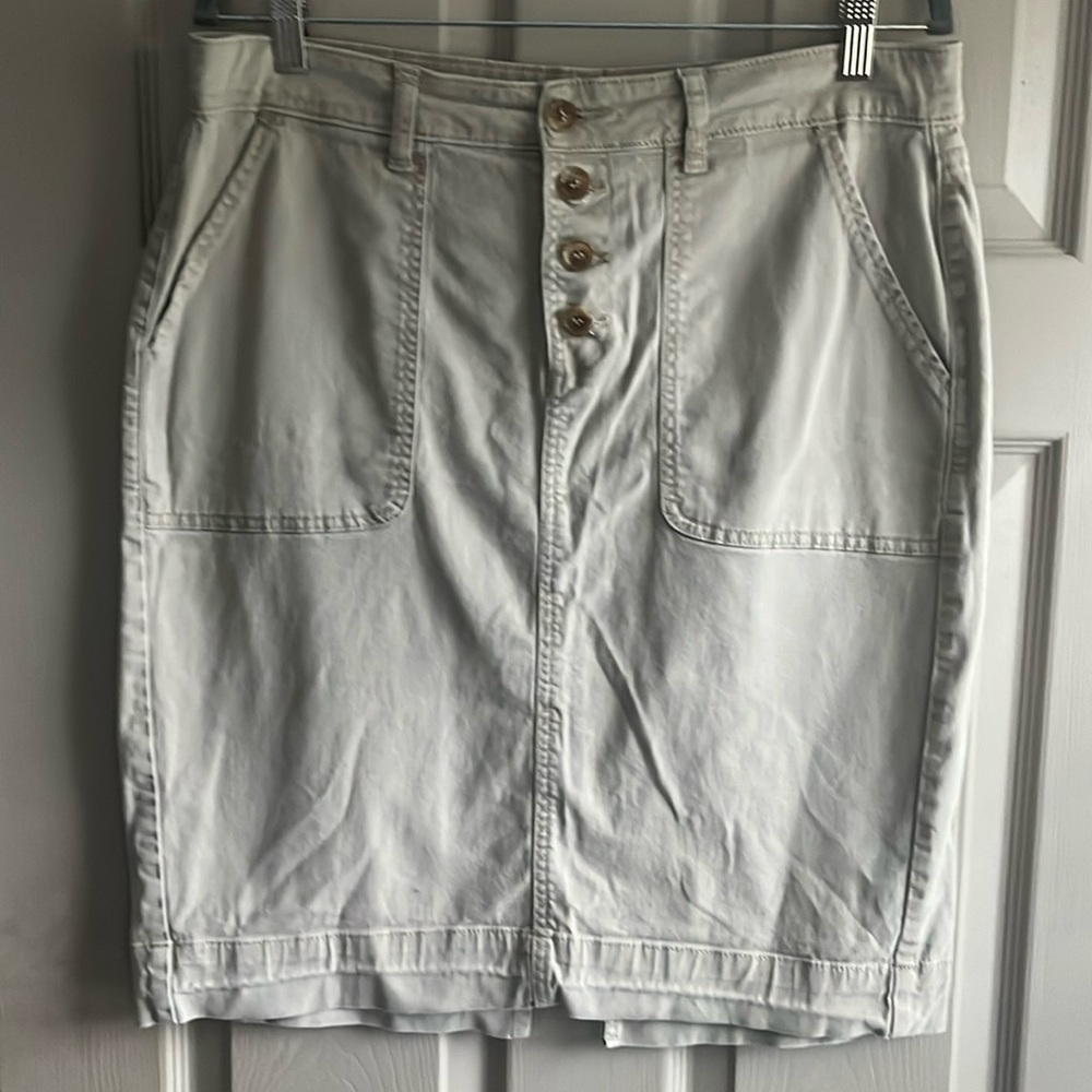 Tan khaki Lane Bryant skirt Sz 14. Like new. Stretch and cute for summer!